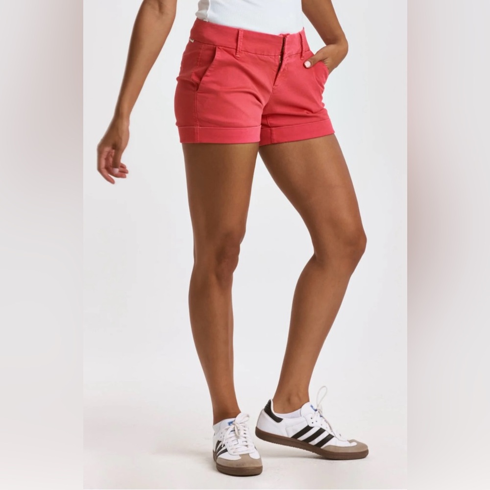 DEAR JOHN HAMPTON VIVA
MAGENTA SHORT